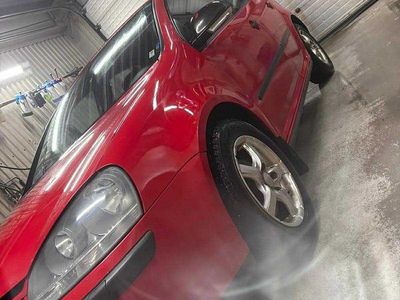 Röd Begagnad 2004 VW Golf IV Halvkombi | 31 000 kr (Dyr)