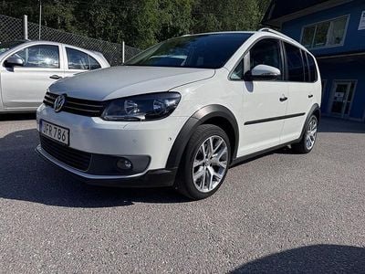 Begagnad VW Touran Cross 141 HK (103 kW) 2014 Vit Minibuss