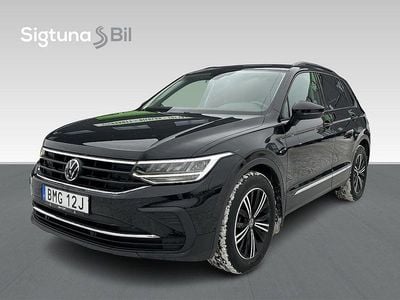 Svart Begagnad 2022 VW Tiguan SUV | 309 900 kr (Marknadspris)