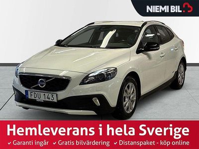 Begagnad Volvo V40 Momentum 120 HK (88 kW) 2015 Vit Halvkombi