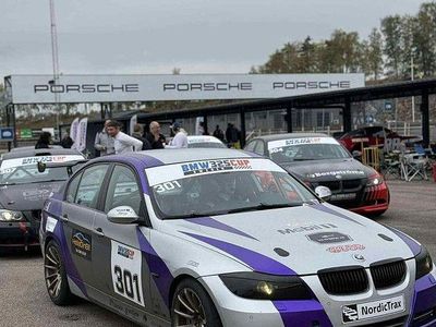 Begagnad BMW 325 218 HK (160 kW) 2005 Grå Sedan