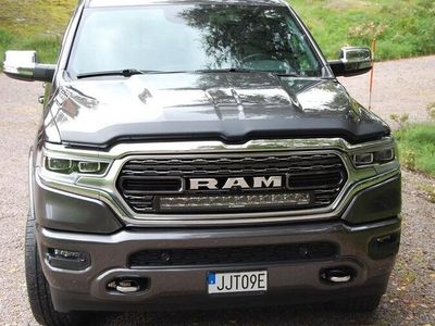 begagnad RAM 1500 Crew Cab 5.7 V8 HEMI Flex Fuel 4x4 TorqueFlite 2020, Personbil