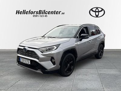 Grå Begagnad 2019 Toyota RAV4 Hybrid Play SUV | 349 500 kr (Lite dyr)