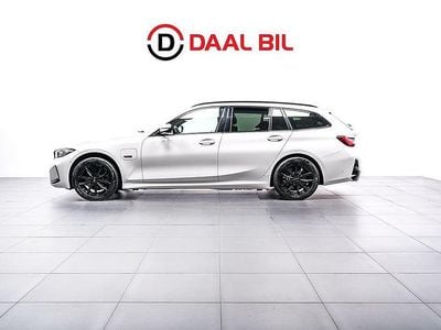 Vit Begagnad 2022 BMW 330e M Sport Kombi | 384 700 kr (Dyr)