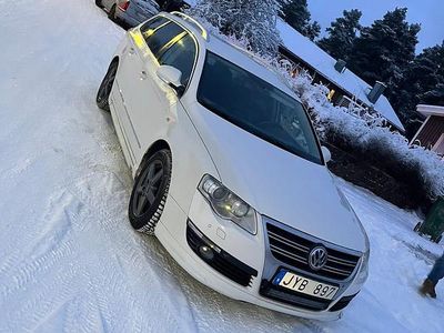 Vit Begagnad 2010 VW Passat Kombi | 50 000 kr (Lite dyr)