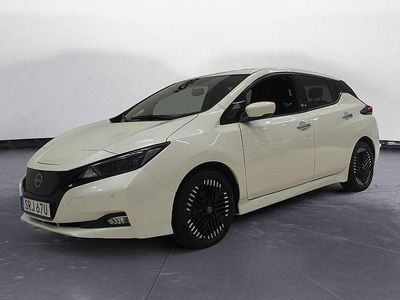 Begagnad Nissan Leaf N-Connecta 110 kW (150 HK) 2023 Pearl white Halvkombi