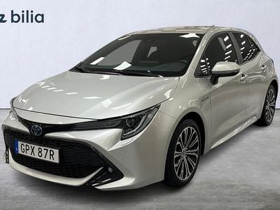 Silver Begagnad 2019 Toyota Corolla Hybrid Style Halvkombi | 239 900 kr (Marknadspris)
