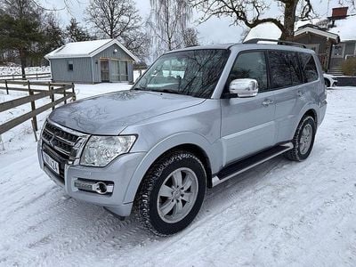 Begagnad Mitsubishi Pajero 190 HK (139 kW) 2017 Silver SUV