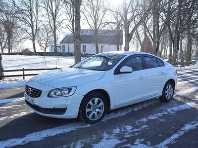 Begagnad Volvo S60 Kinetic 150 HK (110 kW) 2014 Vit Sedan