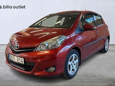 Begagnad Toyota Yaris Style 99 HK (72 kW) 2011 Röd Halvkombi