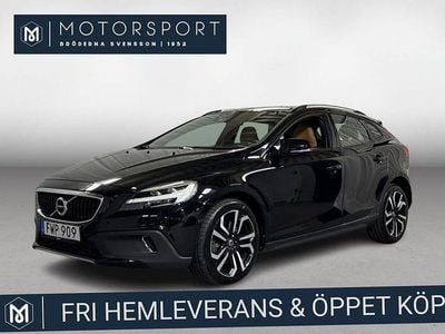 Svart Begagnad 2018 Volvo V40 Summum SUV | 214 900 kr