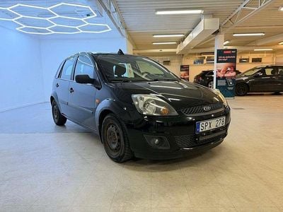 Svart Begagnad 2006 Ford Fiesta Halvkombi | 29 800 kr (Marknadspris)
