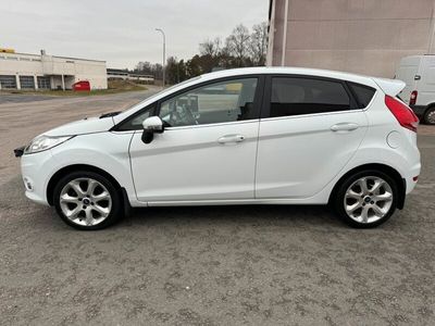 begagnad Ford Fiesta 1.25 Euro5 82hk VÅRDAD NY SERVAD BESIKTAD 5-dörr