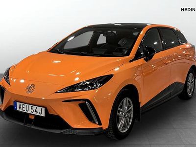 Begagnad MG MG4 EV 150 kW (204 HK) 2022 Orange Halvkombi