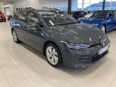 Dolphin grey metallic Begagnad 2024 VW Golf VIII Life Kombi | 299 000 kr (Marknadspris)