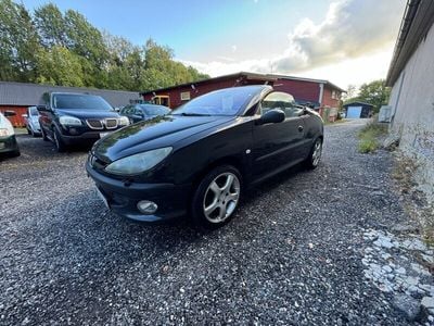 Begagnad Peugeot 206 CC 136 HK (100 kW) 2002 Svart Cab