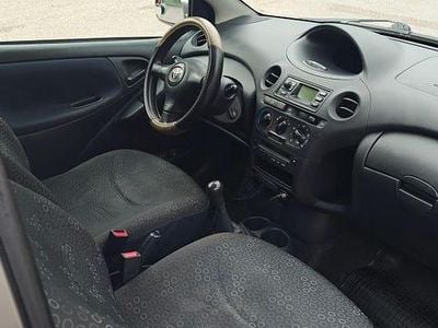 Begagnad 2004 Toyota Yaris Halvkombi | 18 999 kr