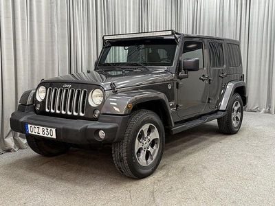Grå metallic Begagnad 2016 Jeep Wrangler Unlimited Sahara SUV | 399 900 kr (Bra pris)