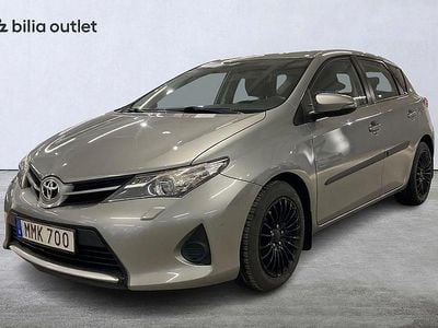 Lgrå Begagnad 2013 Toyota Auris Halvkombi | 75 000 kr (Bra pris)