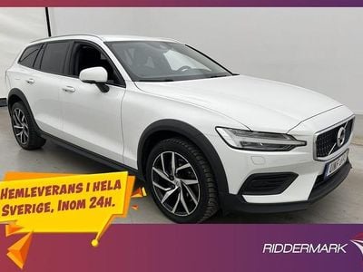 Vit Begagnad 2022 Volvo V60 CC Momentum Kombi | 374 800 kr (Marknadspris)