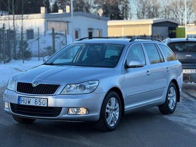 Begagnad Skoda Octavia Elegance 105 HK (77 kW) 2012 Silver Kombi