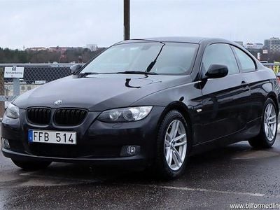 Svart Begagnad 2010 BMW 320 Sportkupé | 132 500 kr (Dyr)