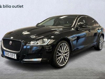 Svart Begagnad 2016 Jaguar XF Sedan | 189 900 kr