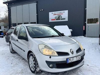 Begagnad Renault Clio R.S. 98 HK (72 kW) 2006 Ljusgrå Halvkombi