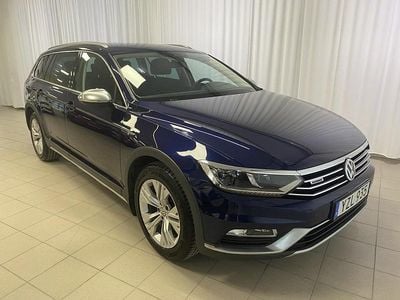Mörkblå Begagnad 2017 VW Passat Alltrack Kombi | 225 000 kr (Marknadspris)