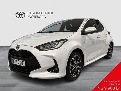 Vit Begagnad 2022 Toyota Yaris Hybrid Active Halvkombi | 209 900 kr (Marknadspris)