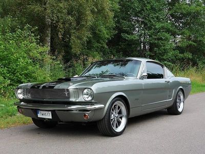 Vit Begagnad 1965 Ford Mustang Fastback Sportkupé | 590 000 kr