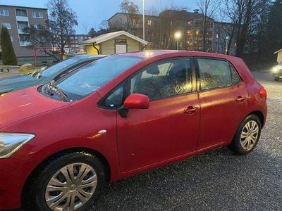 Röd Begagnad 2008 Toyota Auris | 35 000 kr (Bra pris)