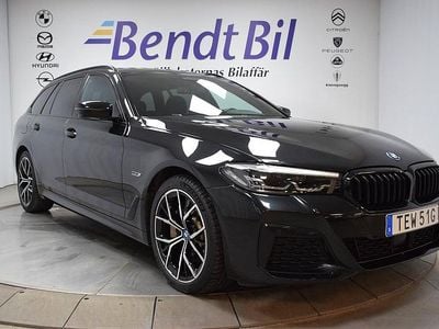 Safirsvartmetallic Begagnad 2023 BMW 530e M Sport Kombi | 419 500 kr (Marknadspris)