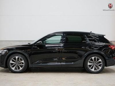 Svart Begagnad 2022 Audi e-tron SUV | 369 900 kr (Superpris)