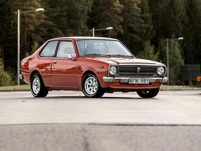 Begagnad Toyota Corolla 54 HK (39 kW) 1979 Röd Sedan