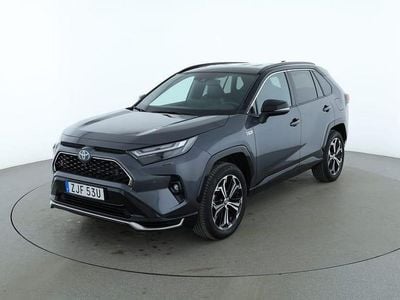 Grå Begagnad 2023 Toyota RAV4 SUV | 496 000 kr (Lite dyr)