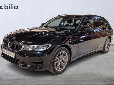 Svart Begagnad 2021 BMW 330e Sport Line Kombi | 259 000 kr (Superpris)