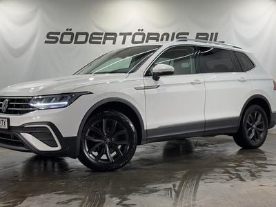 Vit Begagnad 2023 VW Tiguan Allspace SUV | 329 900 kr (Marknadspris)