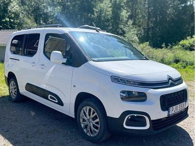 Vit Begagnad 2020 Citroën Berlingo Minibuss | 230 000 kr