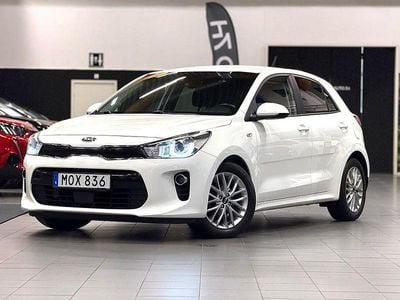 Vit Begagnad 2018 Kia Rio Advance Halvkombi | 144 900 kr (Marknadspris)