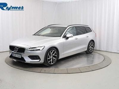 Silver (bright silver met) Begagnad 2019 Volvo V60 Momentum Kombi | 294 800 kr (Bra pris)