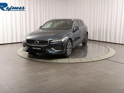 Mörkblå Begagnad 2022 Volvo V60 Core Kombi | 369 900 kr (Bra pris)