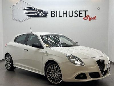 Begagnad Alfa Romeo Giulietta Quadrifoglio Verde 241 HK (177 kW) 2015 Vit Halvkombi