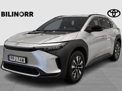 Silver Begagnad 2022 Toyota bZ4X Executive SUV | 369 900 kr (Marknadspris)