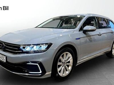 Grå Begagnad 2023 VW Passat GTE Kombi | 359 900 kr (Bra pris)