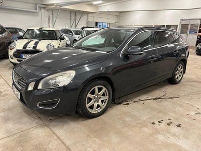 Grå Begagnad 2012 Volvo V60 Momentum Kombi | 69 900 kr (Marknadspris)
