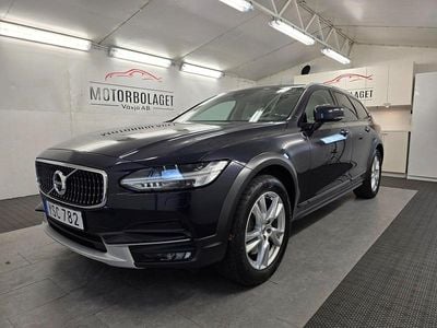 Mörkblå Begagnad 2018 Volvo V90 CC Kombi | 355 000 kr (Marknadspris)