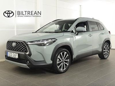 Grön Begagnad 2024 Toyota Corolla Cross Style SUV | 379 900 kr (Marknadspris)