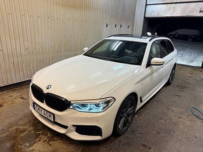 Vit Begagnad 2019 BMW 520 M Sport Kombi | 339 900 kr (Dyr)