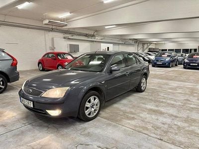 Begagnad Ford Mondeo Ghia 170 HK (125 kW) 2004 Grå Halvkombi